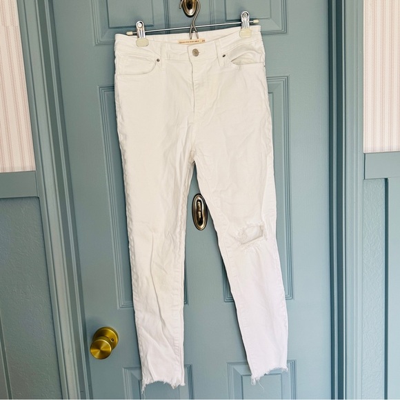 Levi's Denim - Levi's Women's White Crop Leg Distressed Skinny Straight Leg Jean